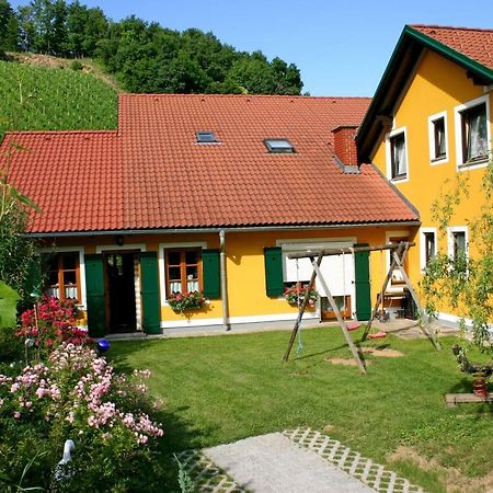 Weingut Stoff Bed & Breakfast Kitzeck im Sausal Ngoại thất bức ảnh