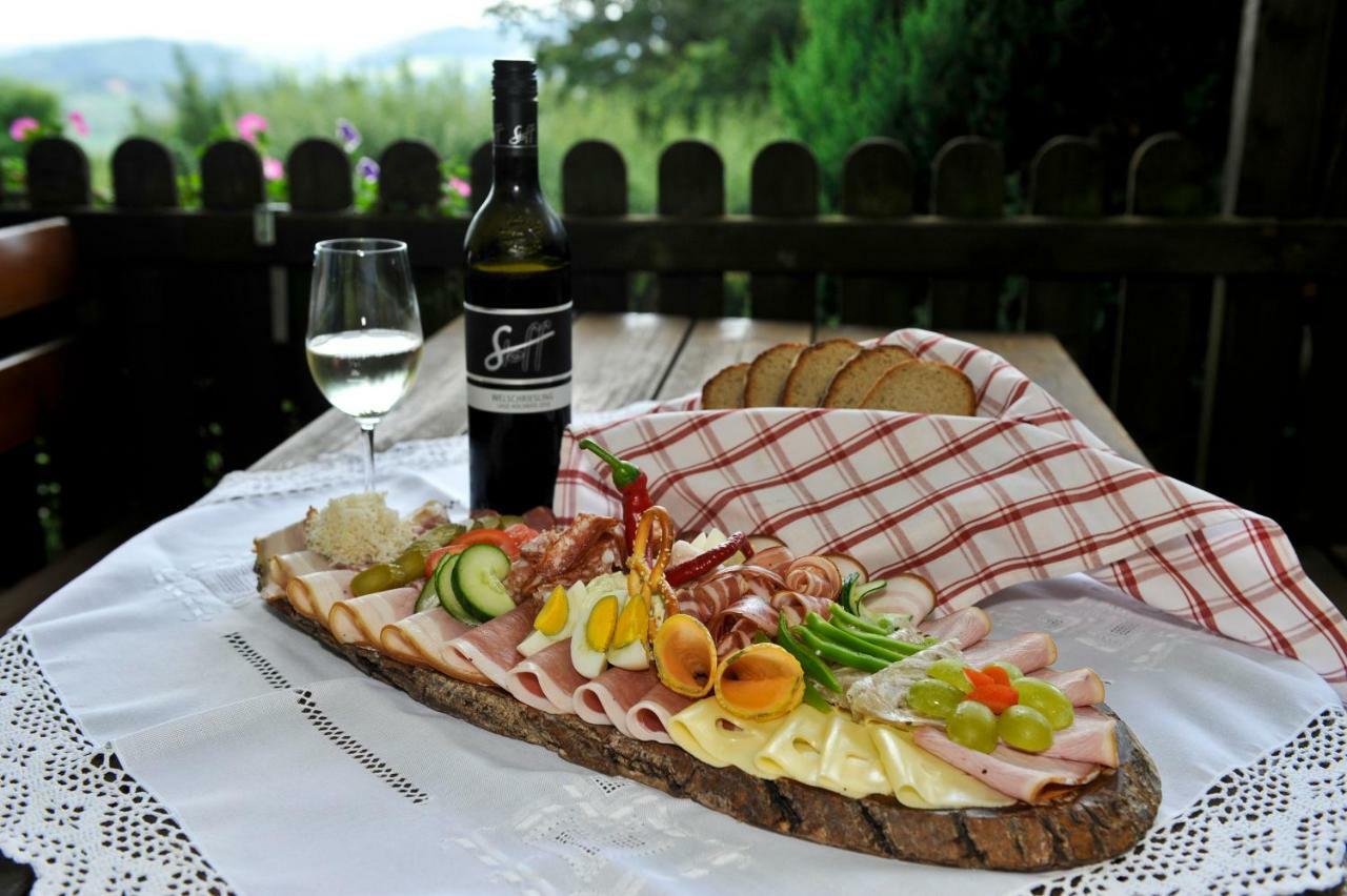 Weingut Stoff Bed & Breakfast Kitzeck im Sausal Ngoại thất bức ảnh