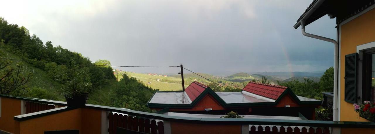 Weingut Stoff Bed & Breakfast Kitzeck im Sausal Ngoại thất bức ảnh